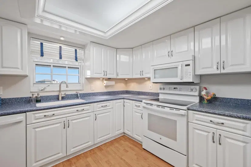 Picture of 145 Atlantis Boulevard Ph4, Atlantis FL 33462