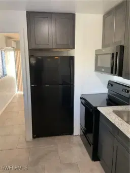 Picture of 8101 Country Rd 101, Fort Myers, FL 33919