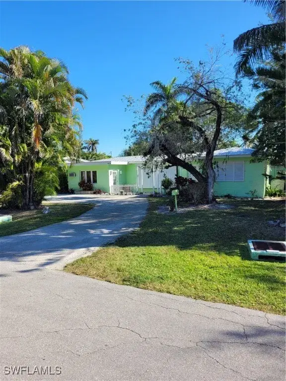 Picture of 870 Forest Ave, Naples, FL 34102