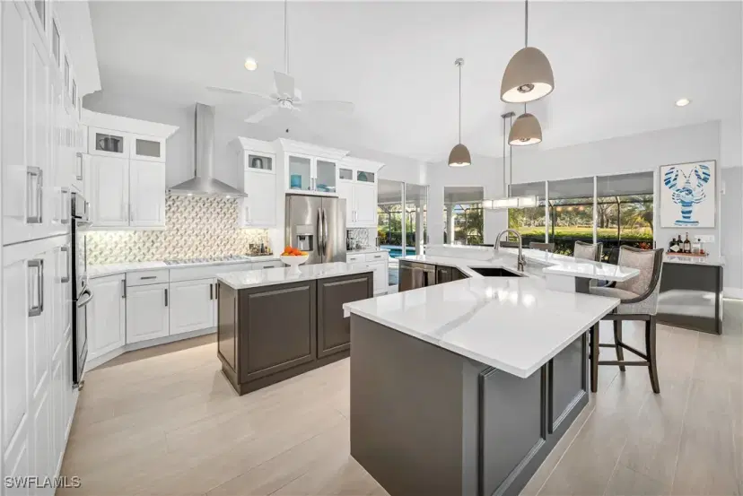 Picture of 893 Wyndemere Way, Naples FL 34105