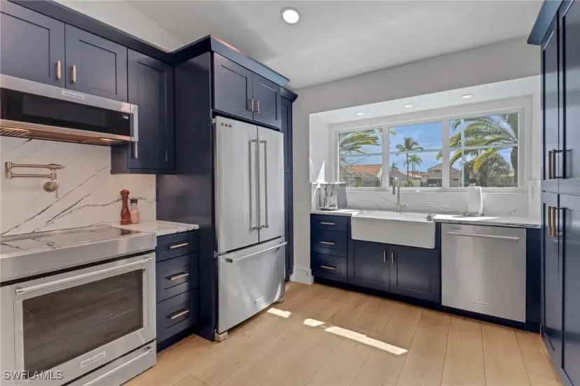 Picture of 1139 Jardin Dr, Naples FL 34104