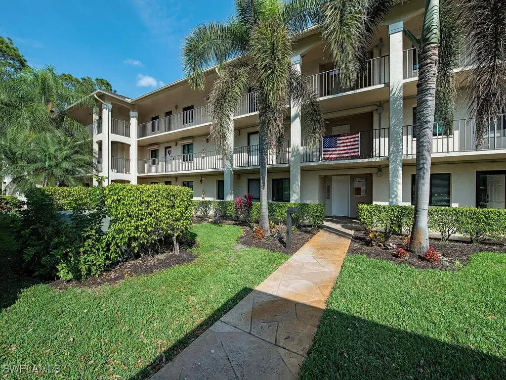 Picture of 5767 Deauville Cir D301, Naples, FL 34112