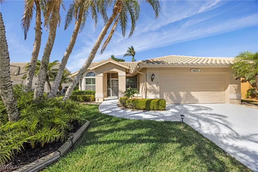 Picture of 16252 Kelly Woods Dr, Fort Myers, FL 33908