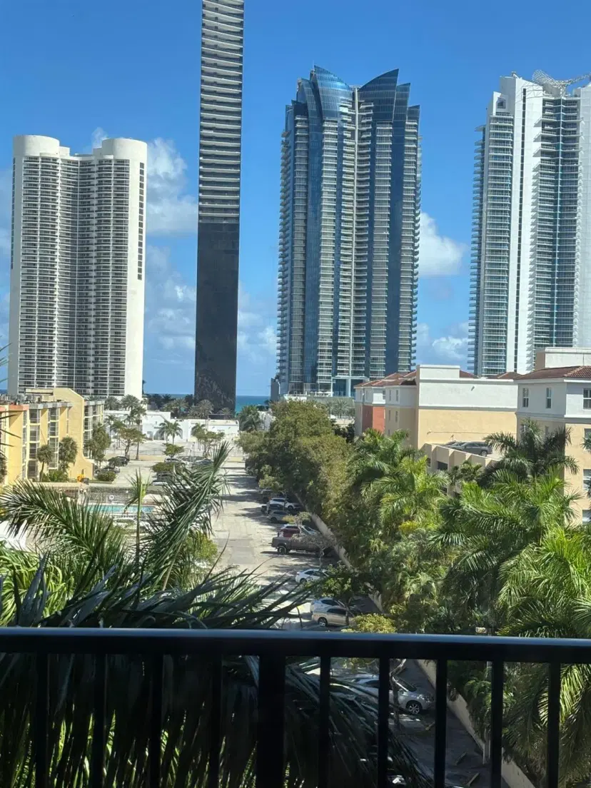 Picture of 17100 N Bay Rd 1617, Sunny Isles Beach FL 33160