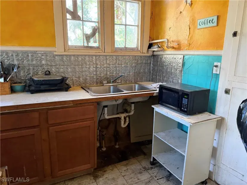 Picture of 2223 Katherine St, Fort Myers FL 33901
