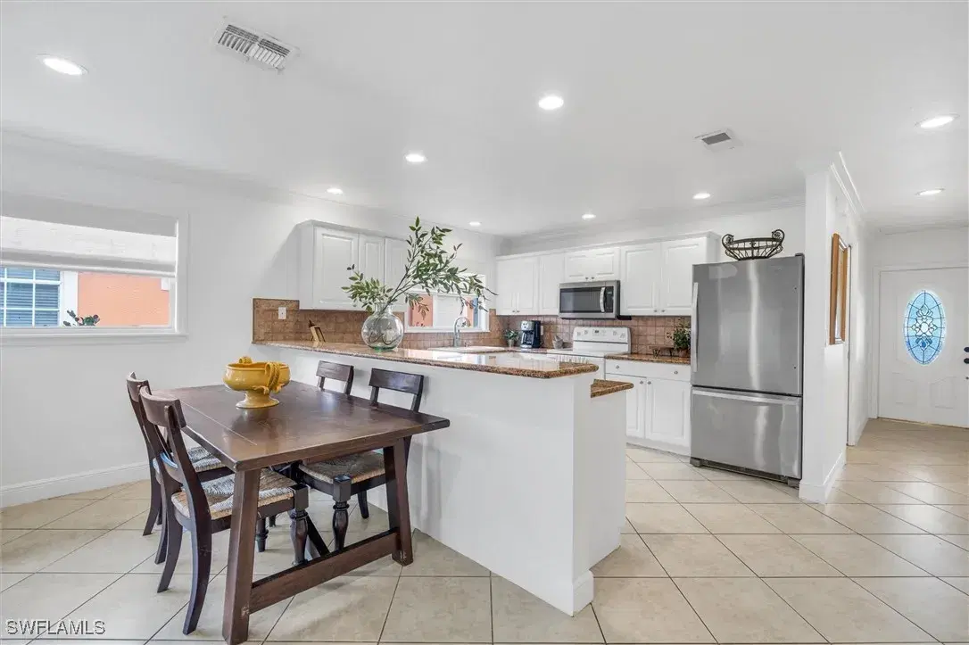 Picture of 826 109Th Ave N, Naples, FL 34108