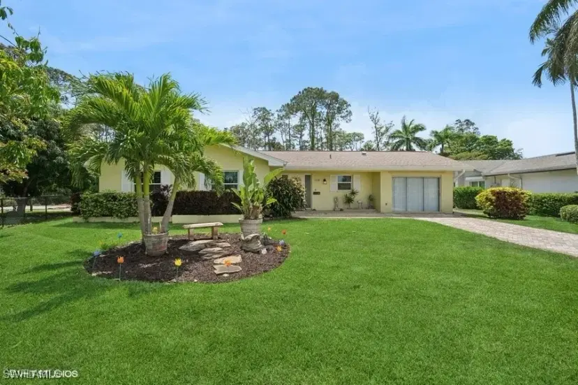 Picture of 2228 Poinciana Dr, Naples FL 34105