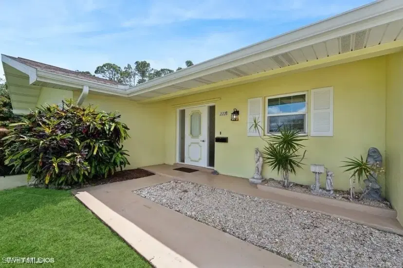 Picture of 2228 Poinciana Dr, Naples FL 34105