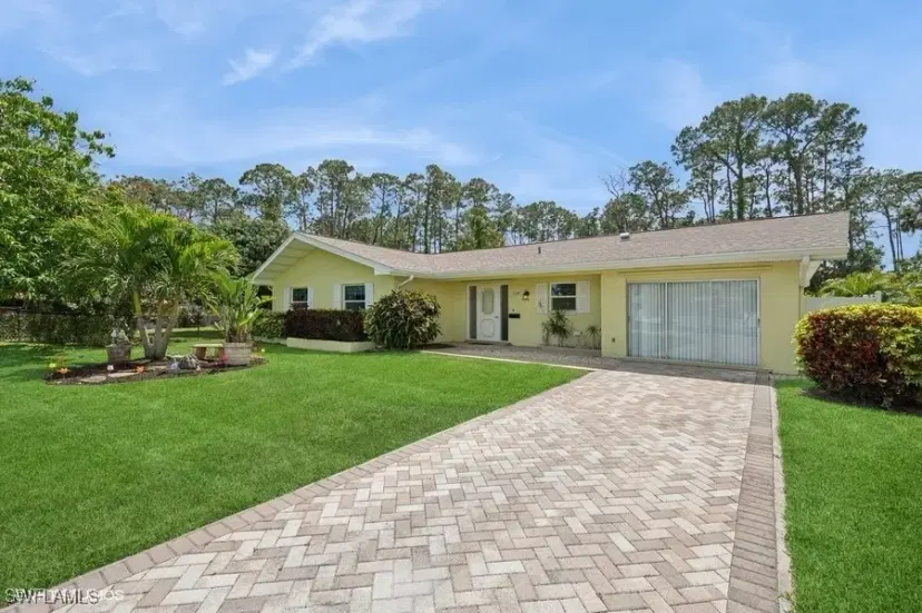 Picture of 2228 Poinciana Dr, Naples FL 34105