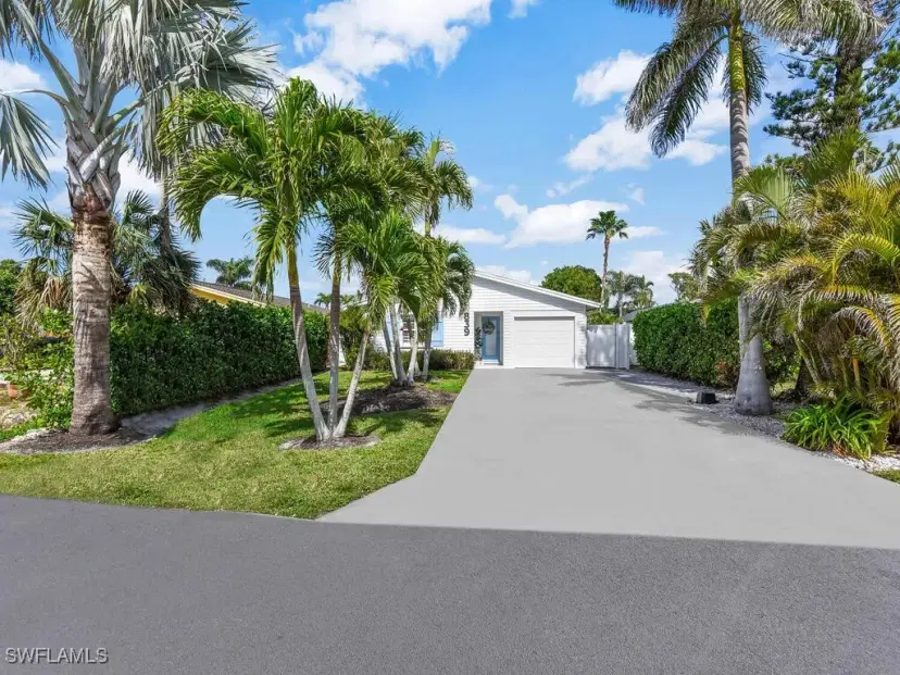 Picture of 839 100Th Ave N, Naples FL 34108