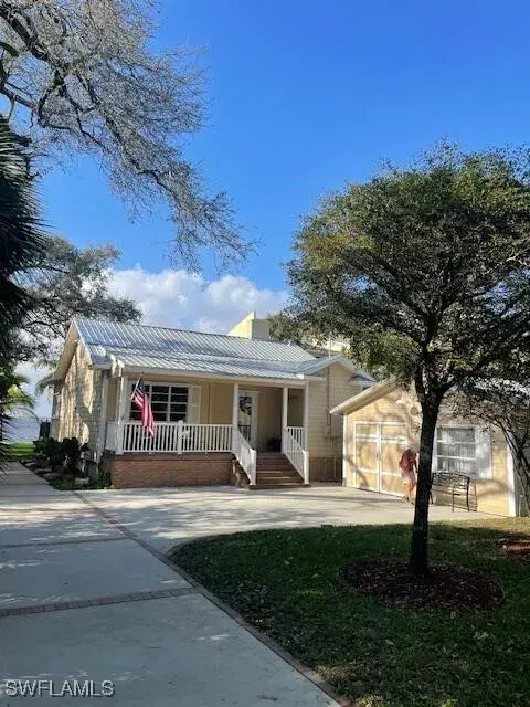 Picture of 3385 E Riverside Dr, Fort Myers, FL 33916