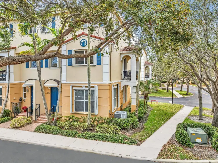 Picture of 2921 S Greenleaf Circle, Boynton Beach FL 33426
