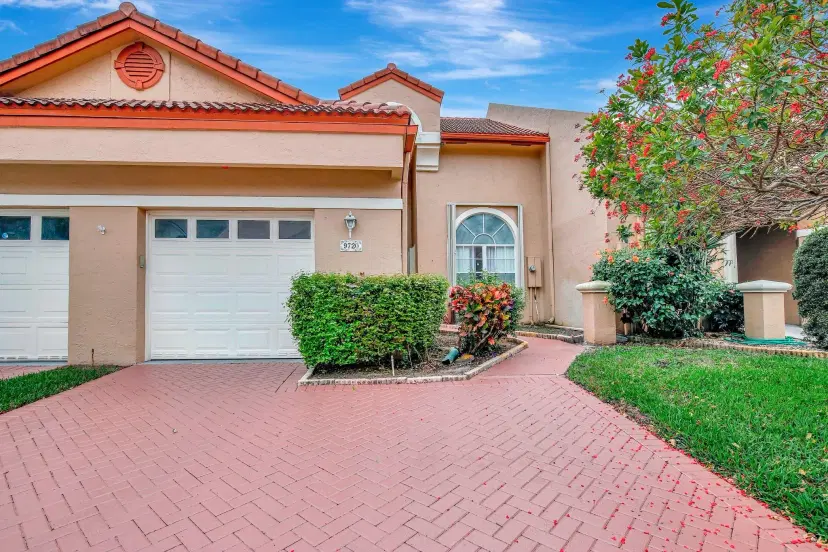 Picture of 9720 S Malvern Dr F, Tamarac FL 33321