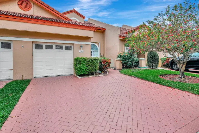 Picture of 9720 S Malvern Dr F, Tamarac FL 33321