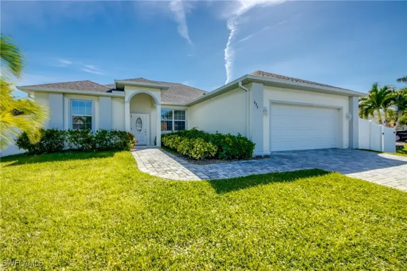 Picture of 825 SE 5Th Pl, Cape Coral FL 33990