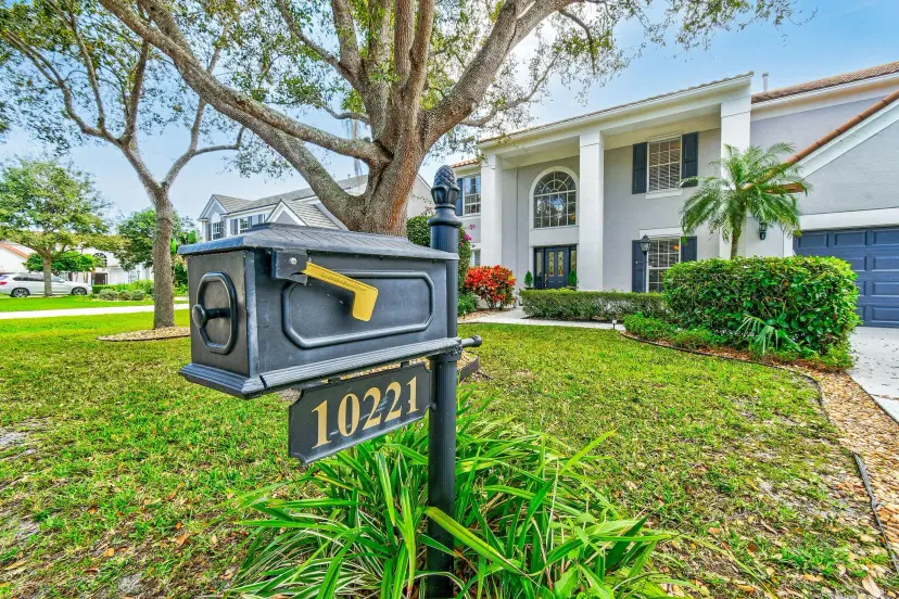 Picture of 10221 Hunt Club Lane, Palm Beach Gardens FL 33418