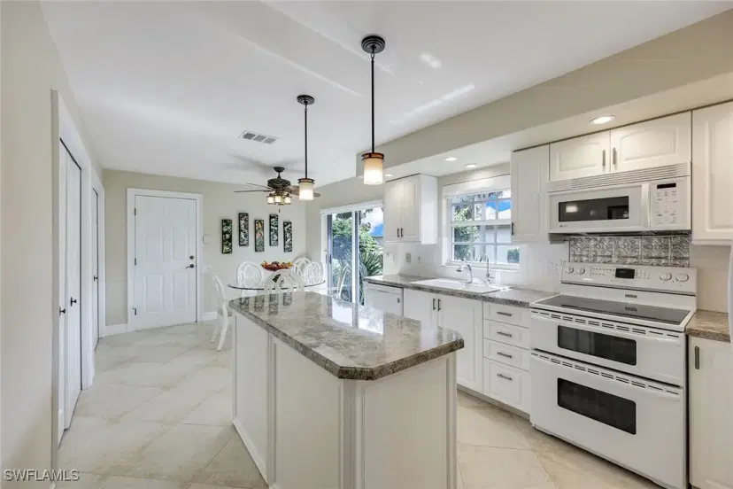 Picture of 13440 Bridgeford Ave, Bonita Springs FL 34135