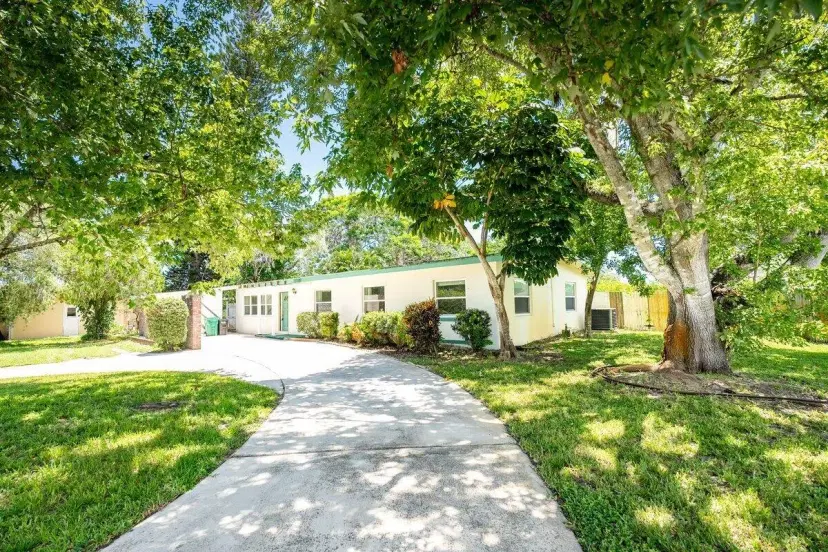 Picture of 426 SE Tranquilla Avenue, Port St Lucie FL 34983