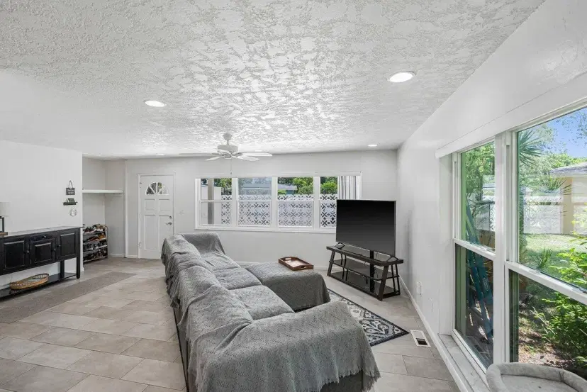 Picture of 426 SE Tranquilla Avenue, Port St Lucie FL 34983