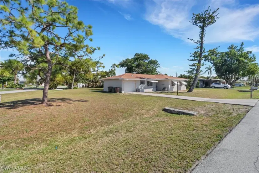 Picture of 5205 Elm Ct, Cape Coral FL 33904