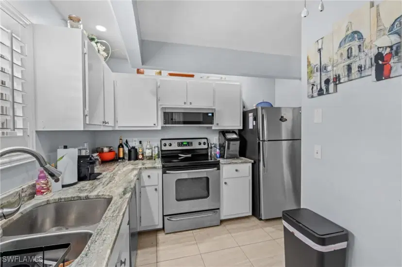 Picture of 159 Bristol Ln B, Naples FL 34112