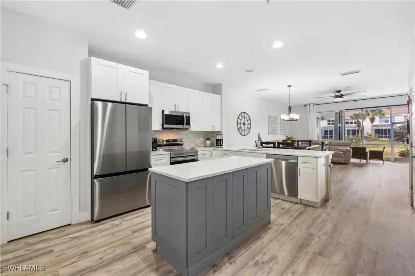 Picture of 949 Hampton Cir 111, Naples FL 34105