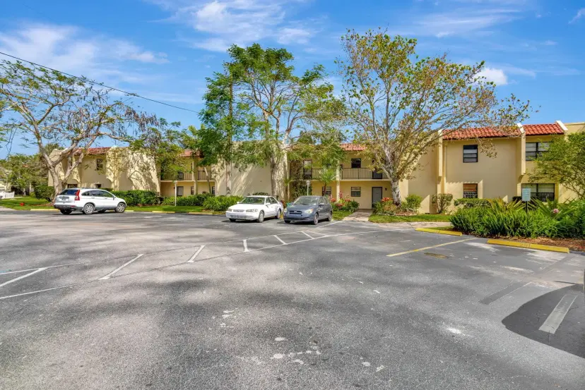 Picture of 2050 Oleander Boulevard 2-106, Fort Pierce FL 34950