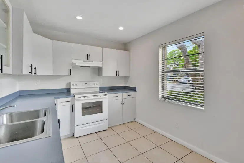 Picture of 2050 Oleander Boulevard 2-106, Fort Pierce FL 34950