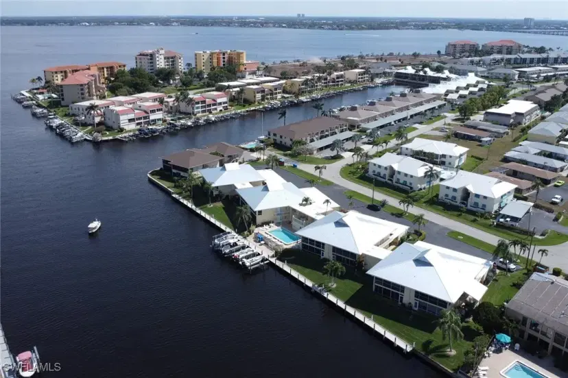 Picture of 1911 SE 40Th Ter 102, Cape Coral FL 33904