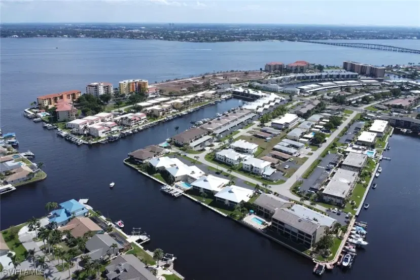 Picture of 1911 SE 40Th Ter 102, Cape Coral FL 33904