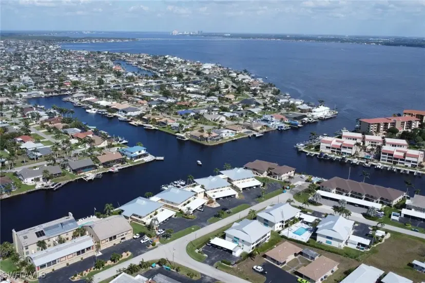 Picture of 1911 SE 40Th Ter 102, Cape Coral FL 33904