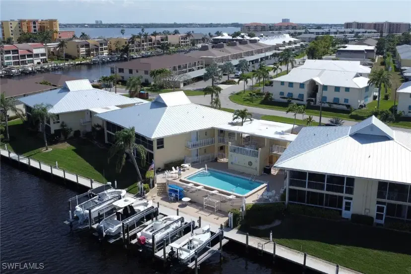 Picture of 1911 SE 40Th Ter 102, Cape Coral FL 33904