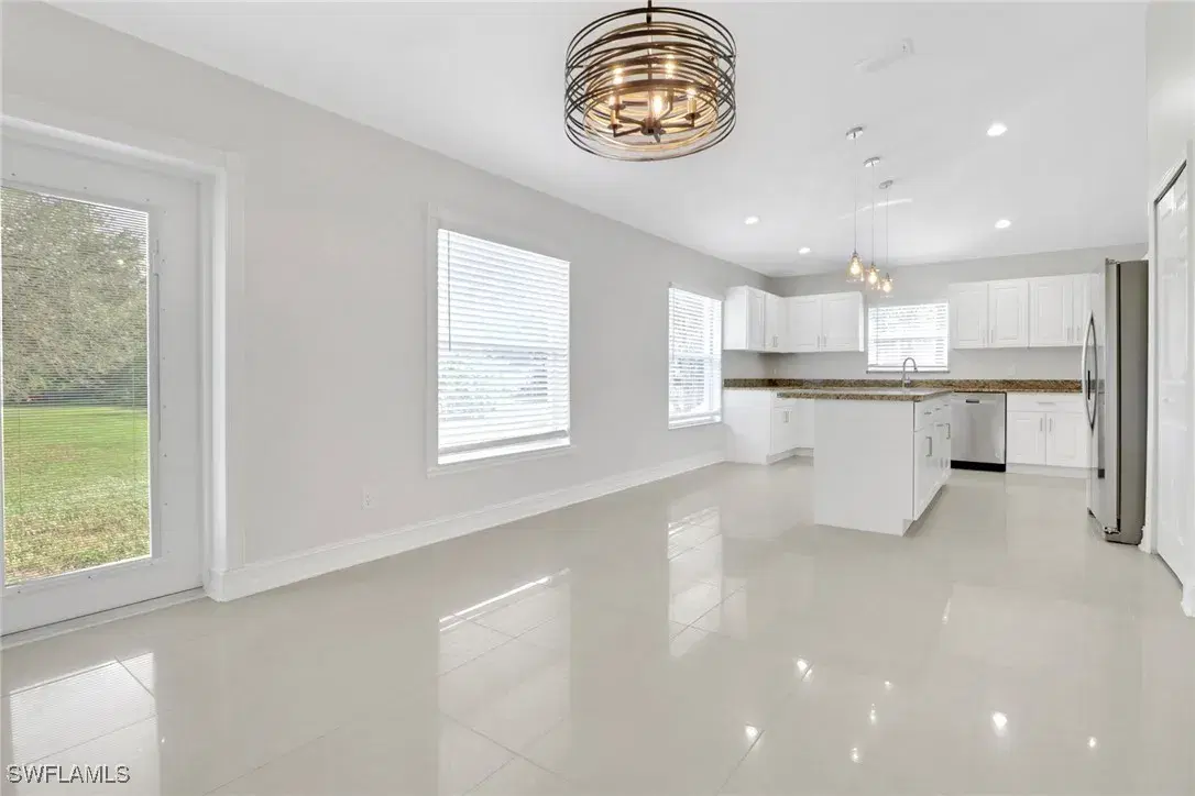 Picture of 380 13Th St Nw, Naples, FL 34120