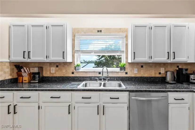 Picture of 520 Trafalgar Pkwy, Cape Coral FL 33991