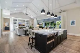 Picture of 6557 Ridgewood Dr, Naples, FL 34108