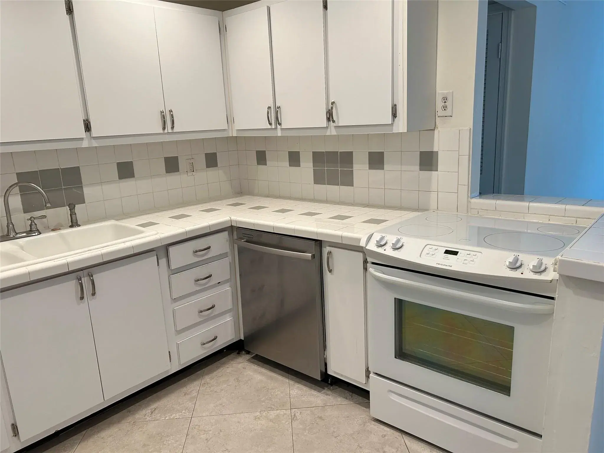 Picture of 6203 Bay Club Dr 2, Fort Lauderdale, FL 33308