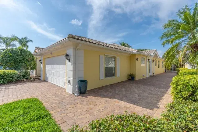 Picture of 7676 Rozzini Ln, Naples, FL 34114