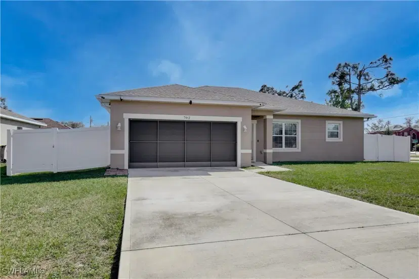 Picture of 702 Pelican Ct, Kissimmee FL 34759