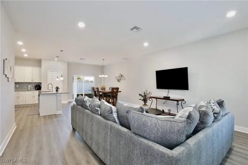 Picture of 702 Pelican Ct, Kissimmee FL 34759