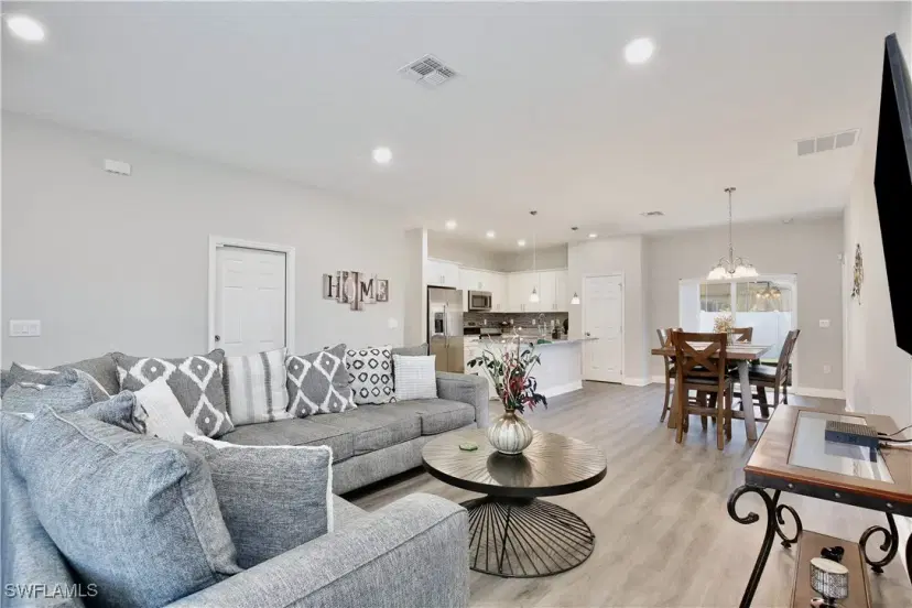 Picture of 702 Pelican Ct, Kissimmee FL 34759