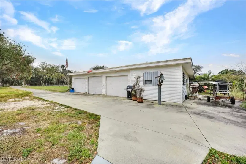 Picture of 4420 Orange River Loop Rd, Fort Myers FL 33905