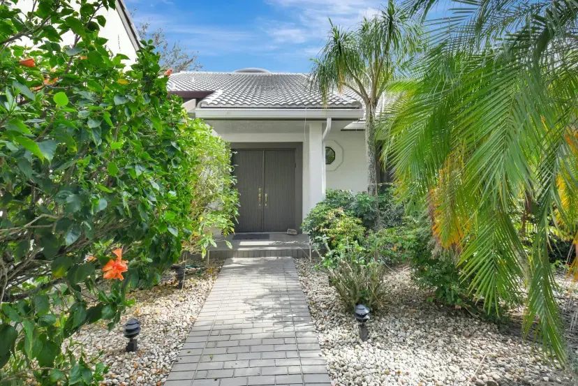 Picture of 6 Clubhouse Lane, Boynton Beach FL 33436