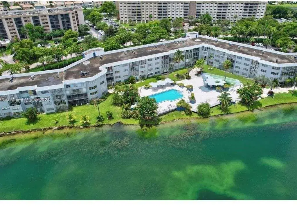 Picture of 877 NE 195Th St 217, Miami, FL 33179