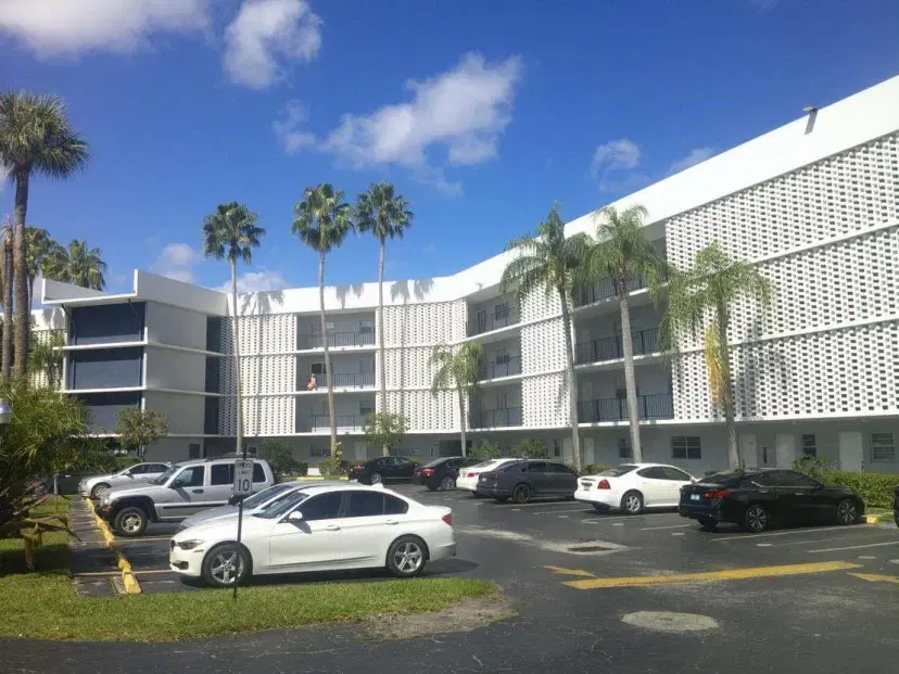 Picture of 877 NE 195Th St 217, Miami FL 33179