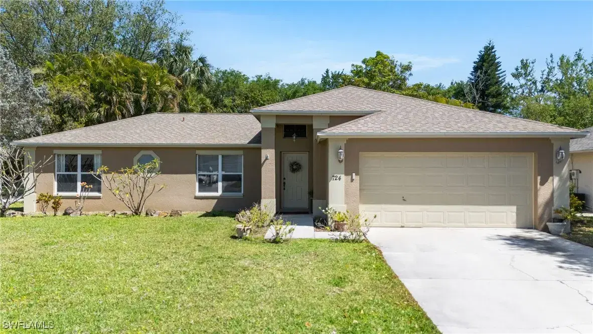 Picture of 724 Grove Dr, Naples, FL 34120