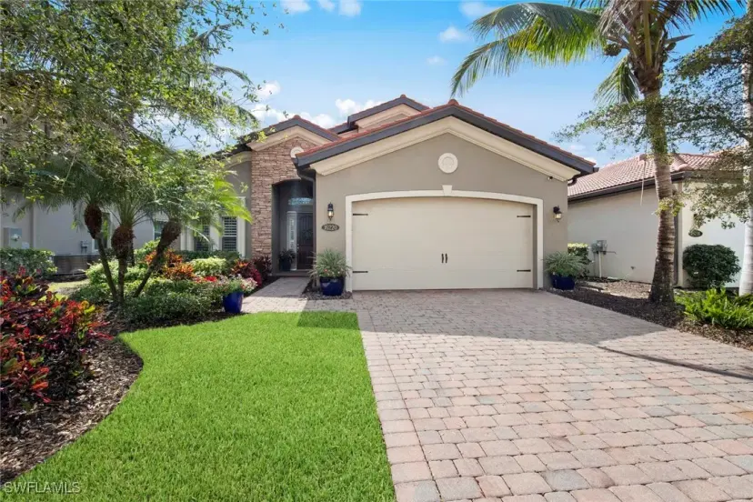 Picture of 16220 Aberdeen Ave, Naples FL 34110