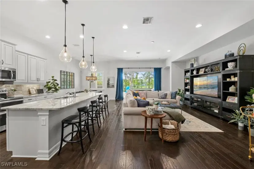 Picture of 16220 Aberdeen Ave, Naples FL 34110
