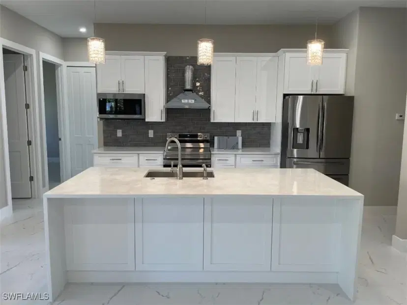 Picture of 725 Monterey Ave, Cape Coral FL 33904