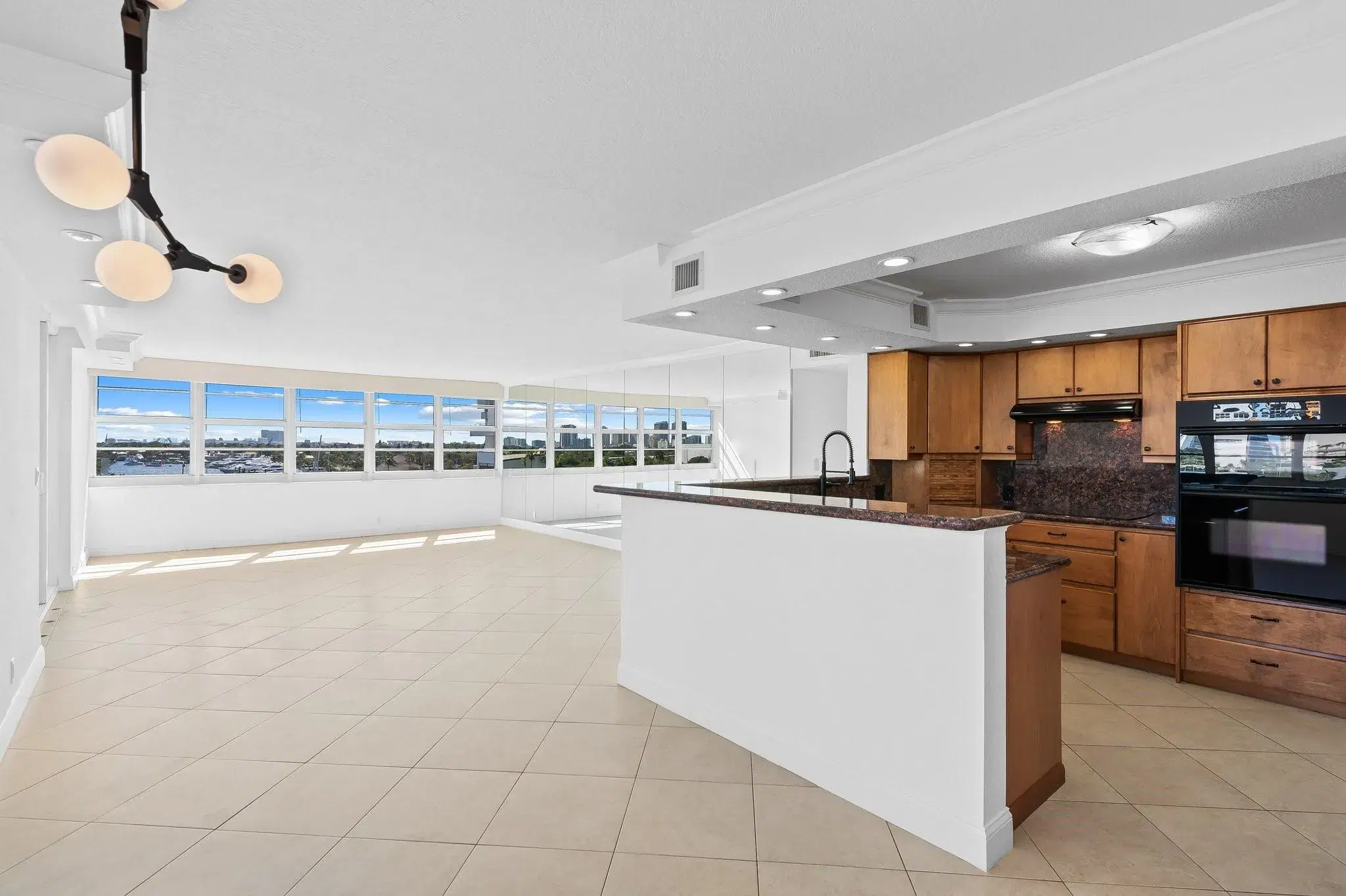 Picture of 1170 N Federal Highway 702, Fort Lauderdale, FL 33304