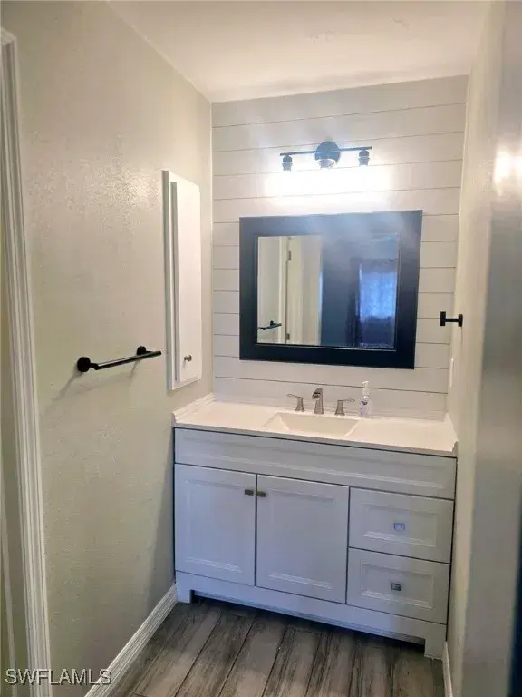 Picture of 3806 Country Club Blvd, Cape Coral, FL 33904